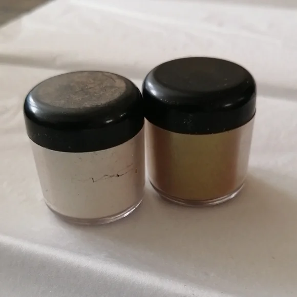 Shimmering Loose Powder Set - Picture 2 of 4